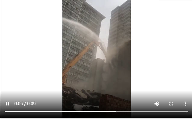 灑水車的電子水炮可以當做消防車來用竟然達到了70米高度